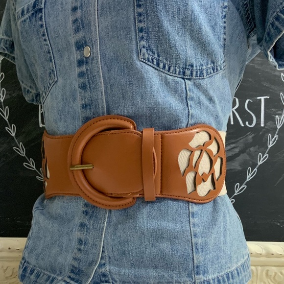 Laser Cut Floral Detail Statement Belt NWOT - Picture 2 of 8